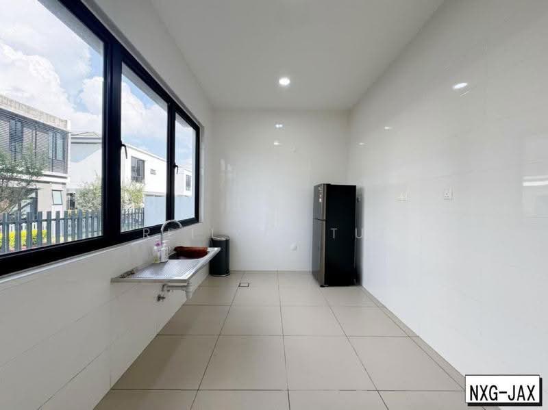 Rumah Berkembar untuk Dijual di Setia Alam (Selangor) - Reilynn Tue - Kitchen - PropertyGuru.com.my