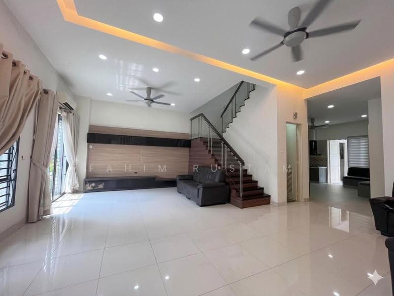 Rumah Berkembar untuk Dijual di D'Kayangan (Shah Alam) - Fahim Rustam - Living Room - PropertyGuru.com.my
