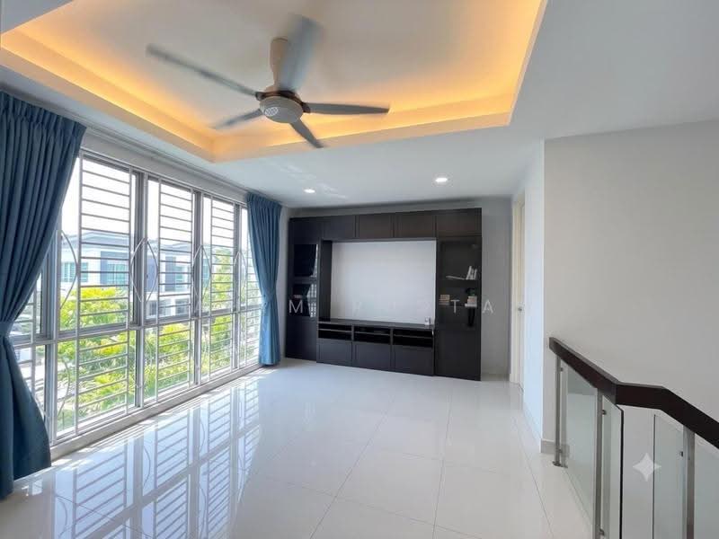 Rumah Berkembar untuk Dijual di D'Kayangan (Shah Alam) - Fahim Rustam - Living Room - PropertyGuru.com.my