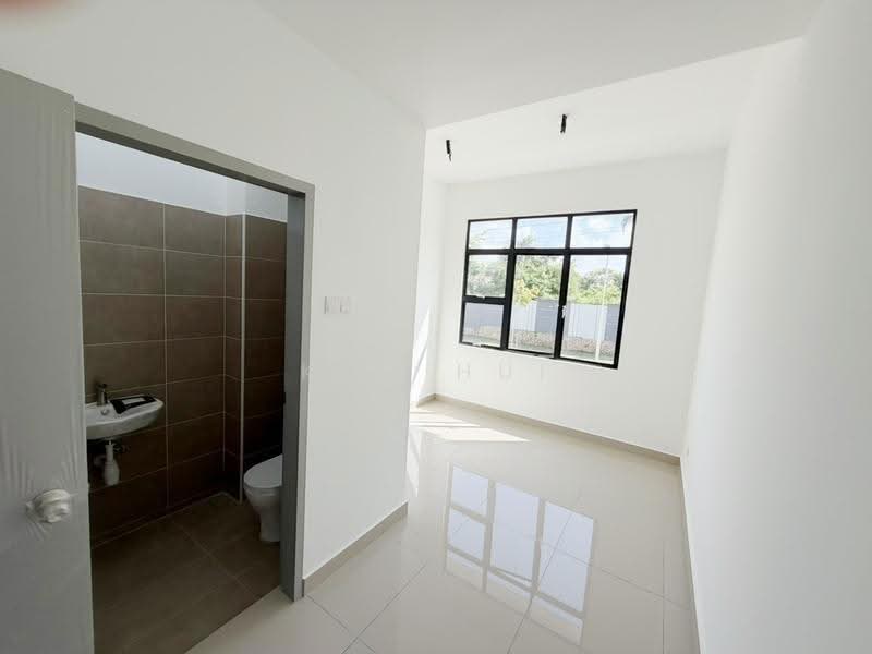 Rumah Teres 2-Tingkat untuk Dijual di Taman Ponderosa (Johor Bahru) - Kok Hui - Bathroom - PropertyGuru.com.my