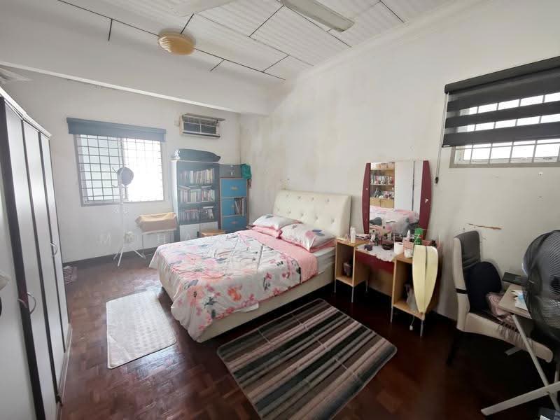 Bungalow House for Sale in Tok Sira (Kuantan) - Mohammad Azizi - Bedroom - PropertyGuru.com.my