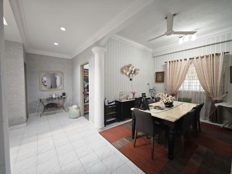 Bungalow House for Sale in Tok Sira (Kuantan) - Mohammad Azizi - Dining Room - PropertyGuru.com.my