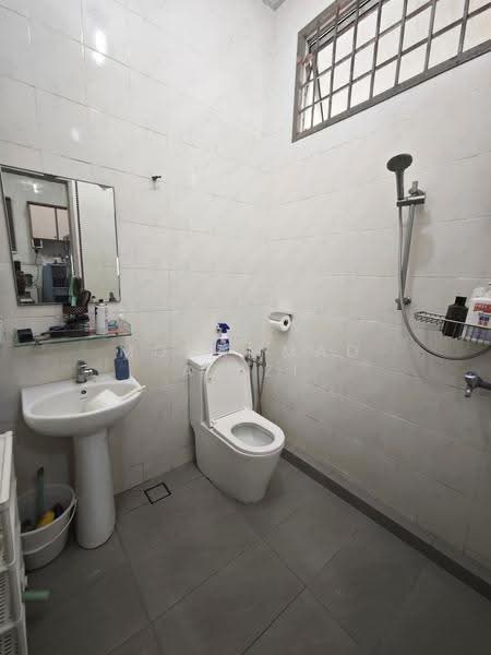 Bungalow House for Sale in Tok Sira (Kuantan) - Mohammad Azizi - Bathroom - PropertyGuru.com.my