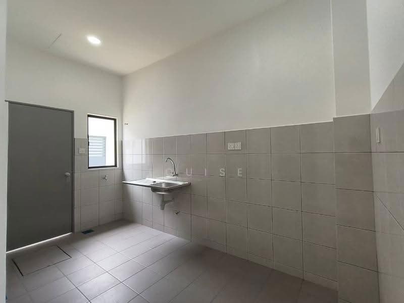 1-storey Terraced House for Rent in Jalan Kebun (Klang) - Louise Lee - Kitchen - PropertyGuru.com.my
