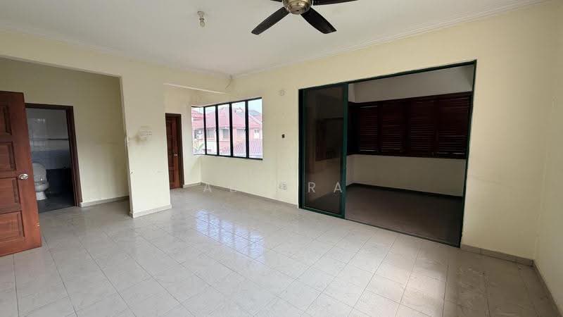 Rumah Berkembar untuk Dijual di Templer Bestari (Rawang) - Adzura Zamedin - Living Room - PropertyGuru.com.my