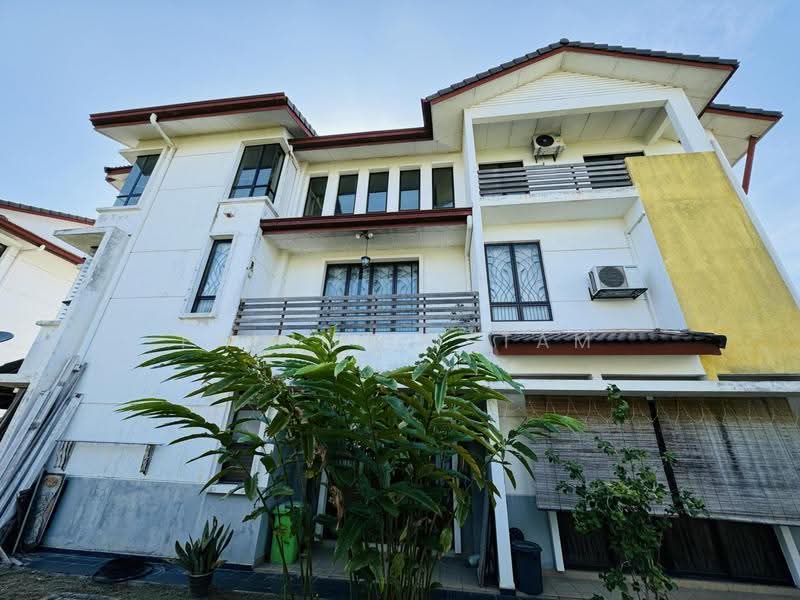 3-storey Terraced House for Sale in Denai Alam (Shah Alam) - Fahim Rustam - Exterior - PropertyGuru.com.my
