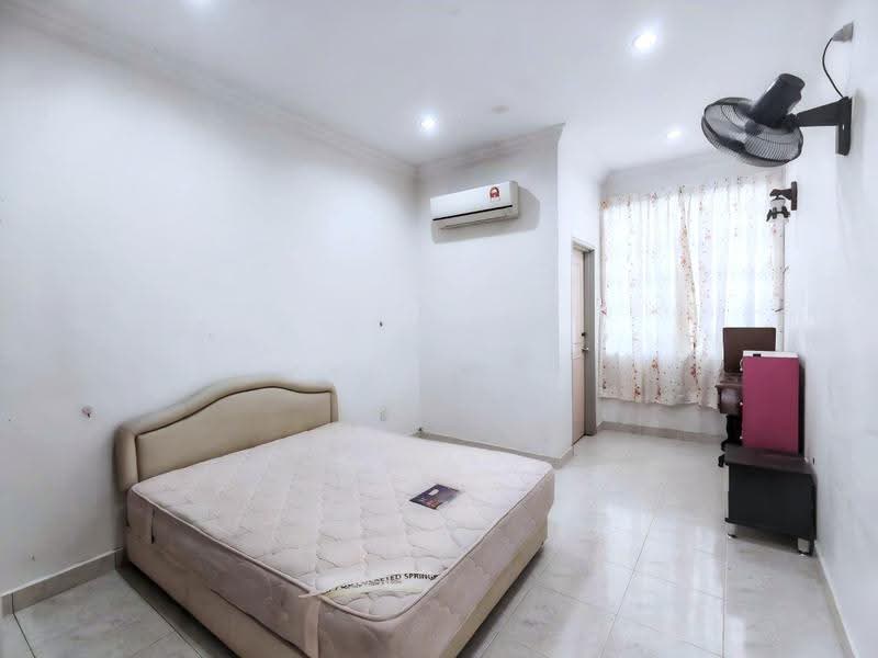 Rumah Teres 1-Tingkat untuk Dijual di Taman Impian Emas (Skudai) - Karl Lim - Bedroom - PropertyGuru.com.my