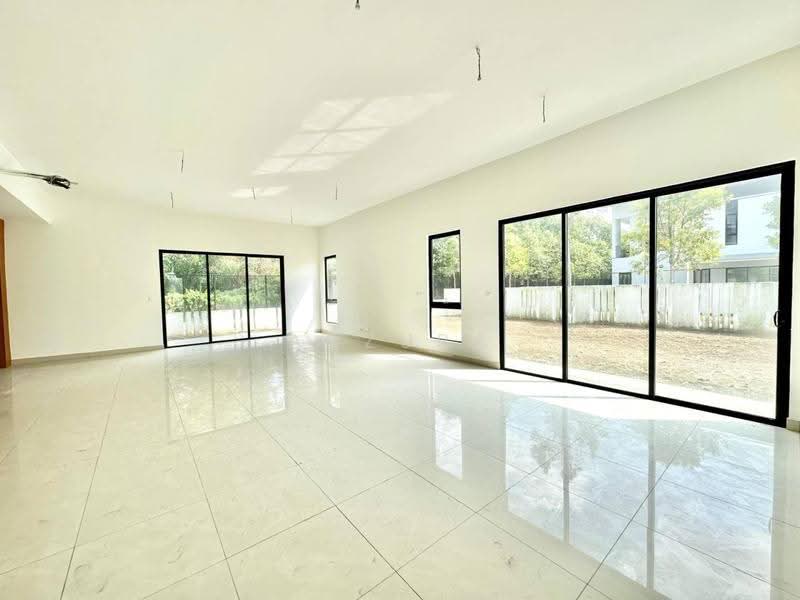 Rumah Berkembar untuk Dijual di Bandar Tropicana Aman (Telok Panglima Garang) - Adzura Zamedin - Living Room - PropertyGuru.com.my