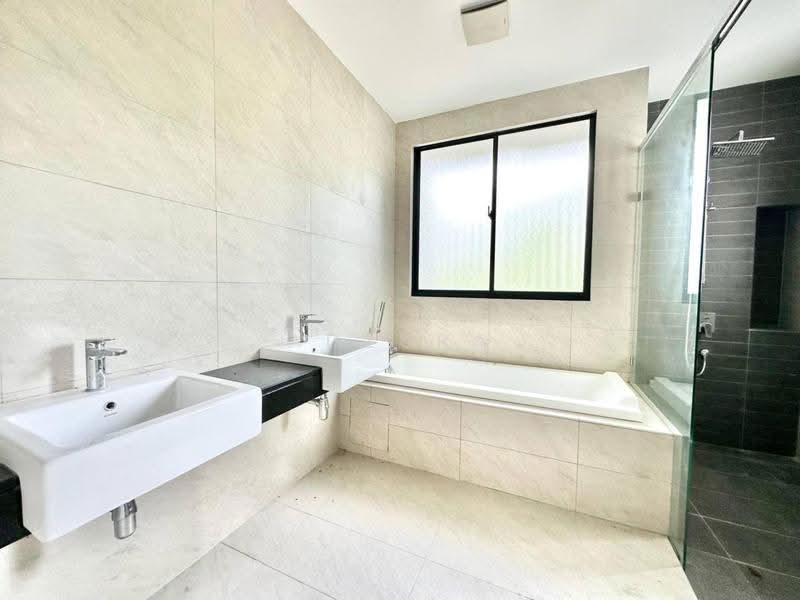 Rumah Berkembar untuk Dijual di Bandar Tropicana Aman (Telok Panglima Garang) - Adzura Zamedin - Bathroom - PropertyGuru.com.my