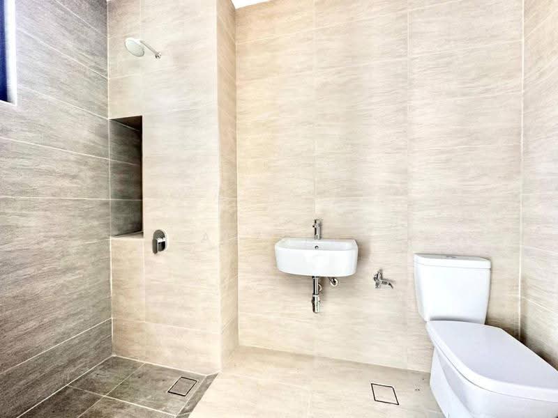 Rumah Berkembar untuk Dijual di Bandar Tropicana Aman (Telok Panglima Garang) - Adzura Zamedin - Bathroom - PropertyGuru.com.my