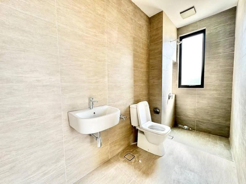 Rumah Berkembar untuk Dijual di Bandar Tropicana Aman (Telok Panglima Garang) - Adzura Zamedin - Bathroom - PropertyGuru.com.my