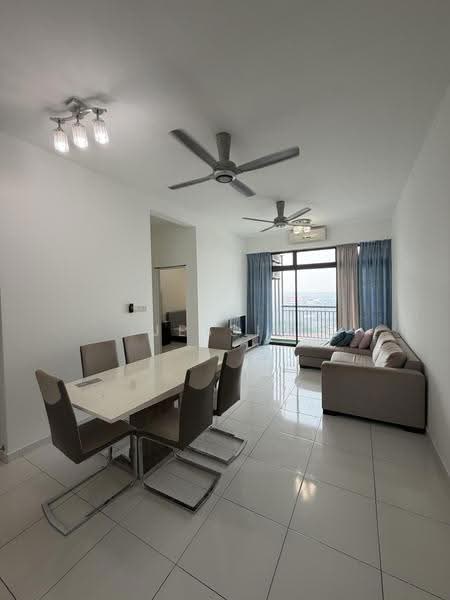 Kediaman Servis untuk Dijual di Sky Gardens Residences - Jessie Choo - Living Room - PropertyGuru.com.my