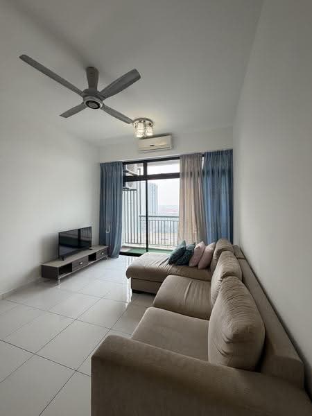 Kediaman Servis untuk Dijual di Sky Gardens Residences - Jessie Choo - Living Room - PropertyGuru.com.my