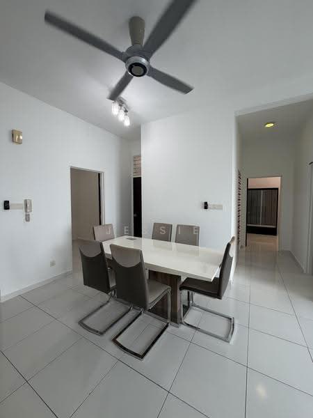 Kediaman Servis untuk Dijual di Sky Gardens Residences - Jessie Choo - Dining Room - PropertyGuru.com.my