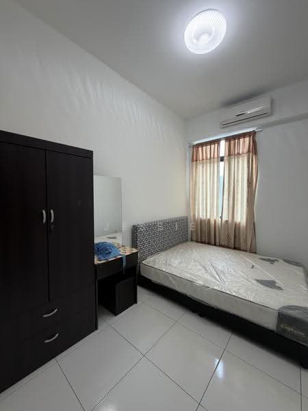 Kediaman Servis untuk Dijual di Sky Gardens Residences - Jessie Choo - Bedroom - PropertyGuru.com.my