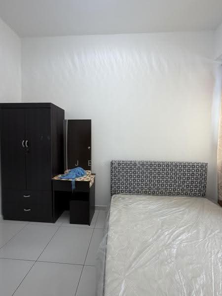 Kediaman Servis untuk Dijual di Sky Gardens Residences - Jessie Choo - Bedroom - PropertyGuru.com.my