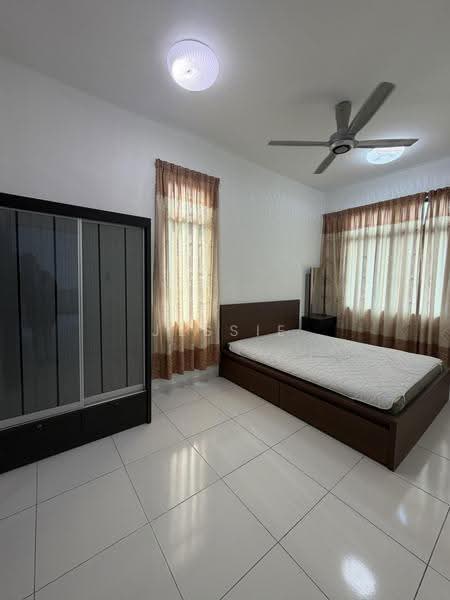 Kediaman Servis untuk Dijual di Sky Gardens Residences - Jessie Choo - Bedroom - PropertyGuru.com.my