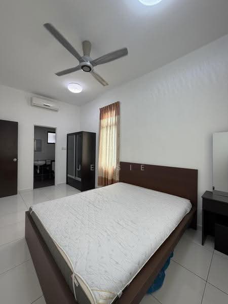 Kediaman Servis untuk Dijual di Sky Gardens Residences - Jessie Choo - Bedroom - PropertyGuru.com.my