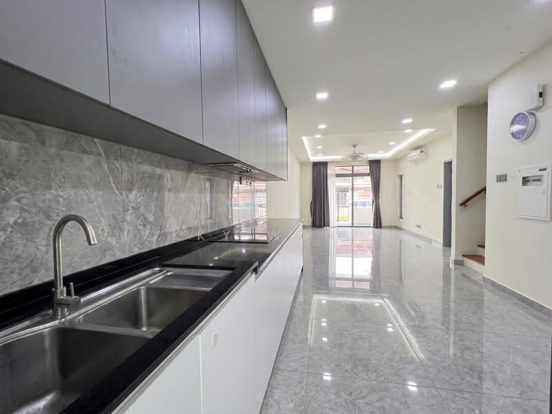 2.5-storey Terraced House for Sale in Taman Bukit Permai (Cheras) - Vickky Wong CF - Kitchen - PropertyGuru.com.my