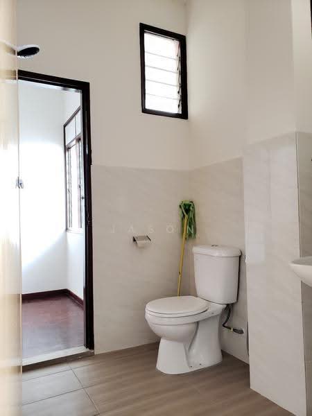 Rumah Teres 1.5-Tingkat untuk Disewa di Taman Perling (Perling) - Jason Lim - Bathroom - PropertyGuru.com.my