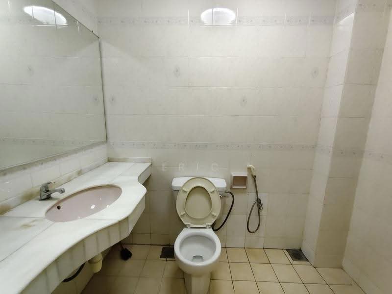 Rumah Berkembar untuk Dijual di Bandar Sunway (Sunway) - Eric Lau Mun Chung - Bathroom - PropertyGuru.com.my