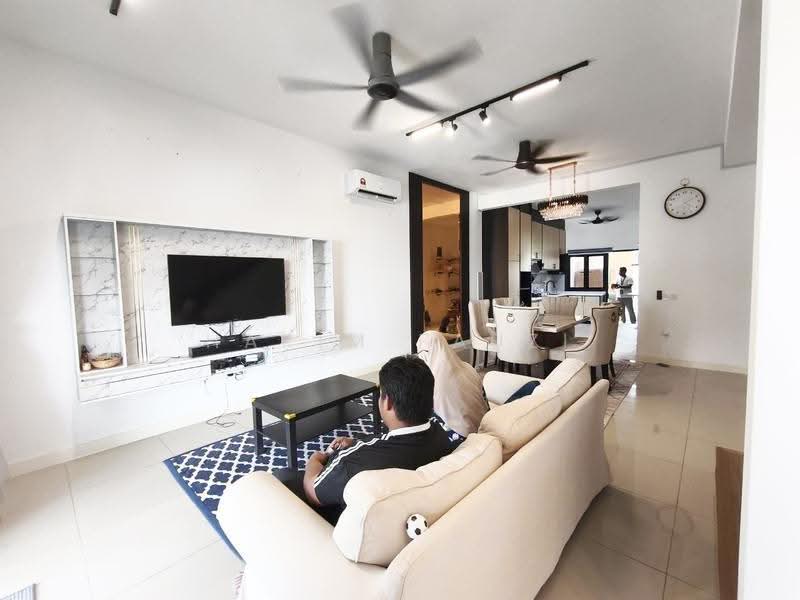 Rumah Teres 2-Tingkat untuk Disewa di Dengkil (Selangor) - Hakim Fauzi - Living Room - PropertyGuru.com.my