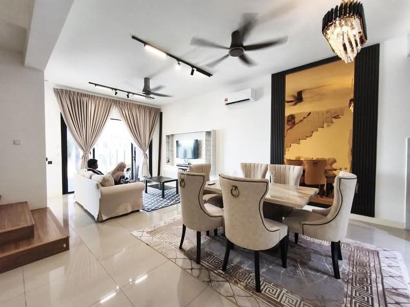 Rumah Teres 2-Tingkat untuk Disewa di Dengkil (Selangor) - Hakim Fauzi - Living Room - PropertyGuru.com.my