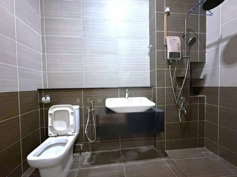 Rumah Berkembar untuk Dijual di Taman Gaya (Ulu Tiram) - Reny Hee - Bathroom - PropertyGuru.com.my