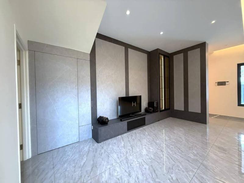 Rumah Berkembar untuk Dijual di Taman Gaya (Ulu Tiram) - Reny Hee - Living Room - PropertyGuru.com.my