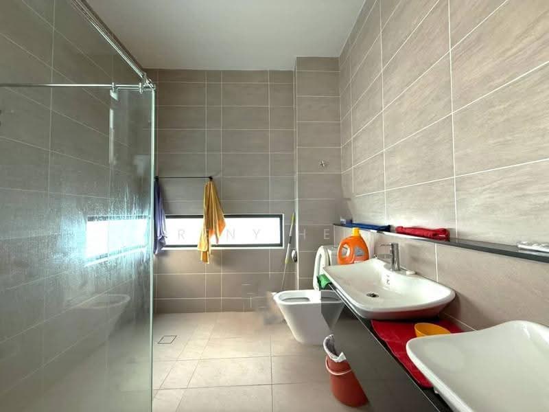 Rumah Berkembar untuk Dijual di Taman Gaya (Ulu Tiram) - Reny Hee - Bathroom - PropertyGuru.com.my