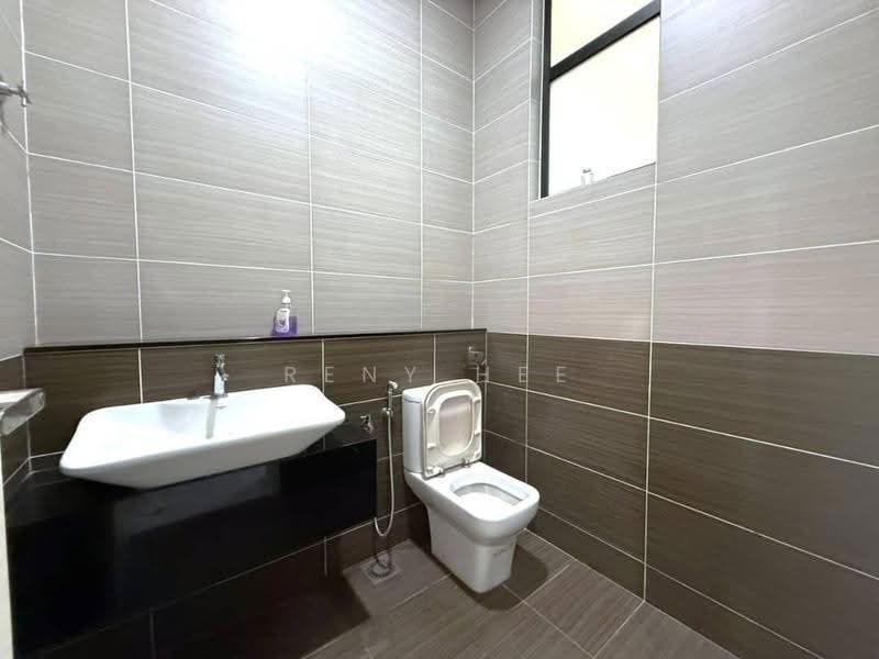 Rumah Berkembar untuk Dijual di Taman Gaya (Ulu Tiram) - Reny Hee - Bathroom - PropertyGuru.com.my