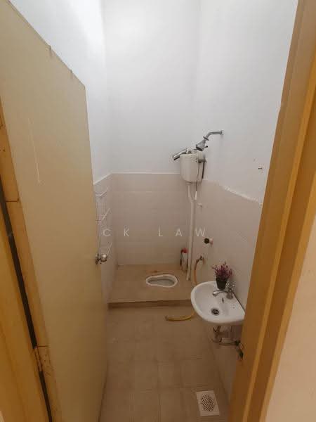 1-storey Terraced House for Sale in Kajang (Selangor) - CK Law - Bathroom - PropertyGuru.com.my