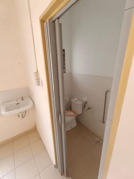 1-storey Terraced House for Sale in Kajang (Selangor) - CK Law - Bathroom - PropertyGuru.com.my