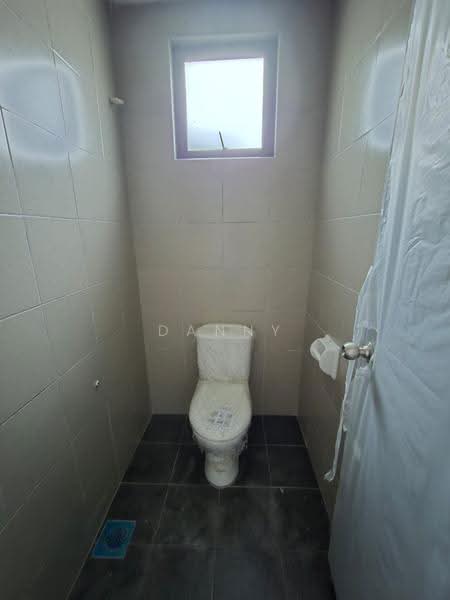 Shop / Office for Rent in Bandar Indahpura (Kulai) - Danny See - Bathroom - PropertyGuru.com.my