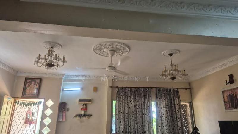 Rumah Teres 2-Tingkat untuk Dijual di Taman Sri Watan (Ampang) - Vincent Lee - Living Room - PropertyGuru.com.my
