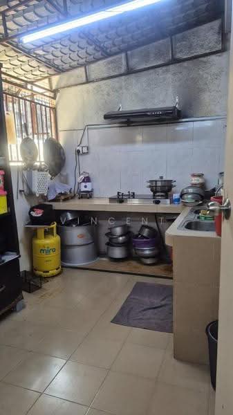 Rumah Teres 2-Tingkat untuk Dijual di Taman Sri Watan (Ampang) - Vincent Lee - Kitchen - PropertyGuru.com.my