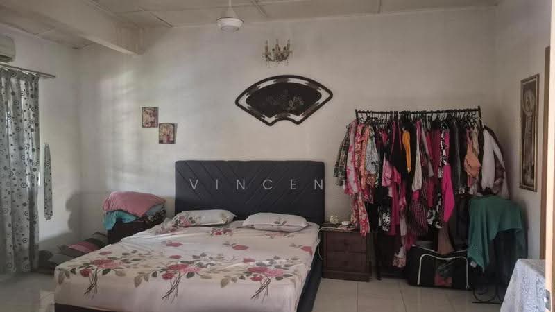 Rumah Teres 2-Tingkat untuk Dijual di Taman Sri Watan (Ampang) - Vincent Lee - Bedroom - PropertyGuru.com.my