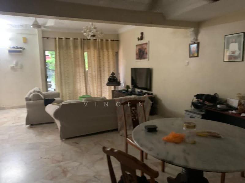 Rumah Teres 2-Tingkat untuk Dijual di Taman Sri Watan (Ampang) - Vincent Lee - Living Room - PropertyGuru.com.my
