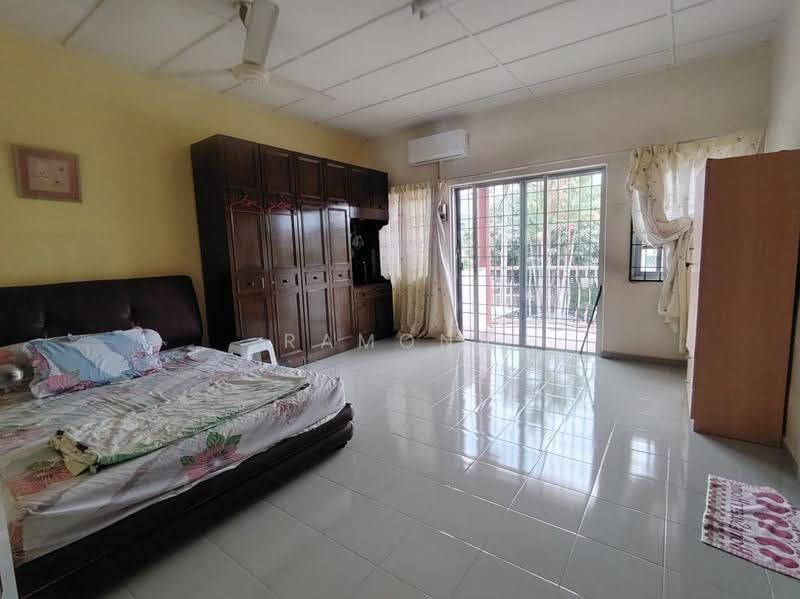 2-storey Terraced House for Sale in Taman Cheng Perdana 1 (Cheng) - Ramona Tan - Bedroom - PropertyGuru.com.my