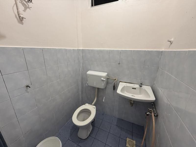 Flat for Sale at Taman Megah Ria - Ziv Chiam - Bathroom - PropertyGuru.com.my