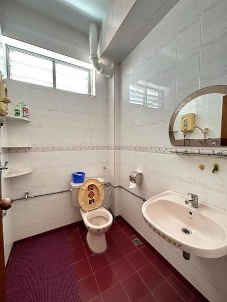 Rumah Berkembar untuk Dijual di Taman Goh Guan Ho (Ayer Itam) - Matthew Png - Bathroom - PropertyGuru.com.my
