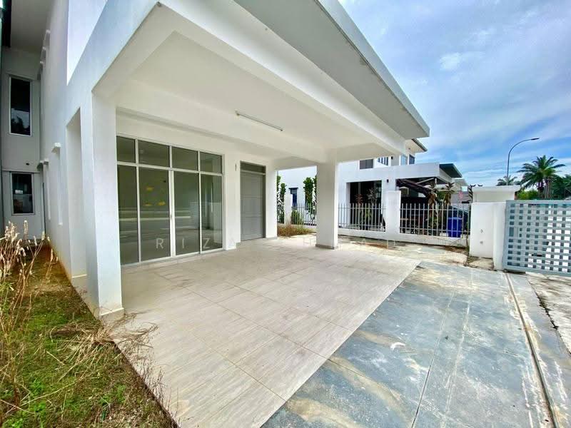 Rumah Berkembar untuk Dijual di Seksyen U15 (Shah Alam) - Riza Ahmad - Exterior - PropertyGuru.com.my