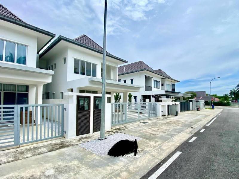 Rumah Berkembar untuk Dijual di Seksyen U15 (Shah Alam) - Riza Ahmad - Exterior - PropertyGuru.com.my