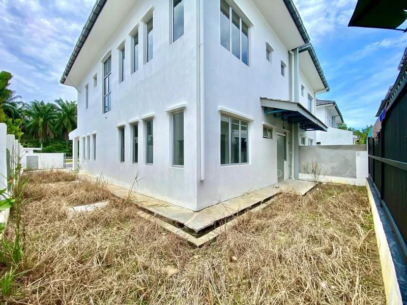 Rumah Berkembar untuk Dijual di Seksyen U15 (Shah Alam) - Riza Ahmad - Exterior - PropertyGuru.com.my