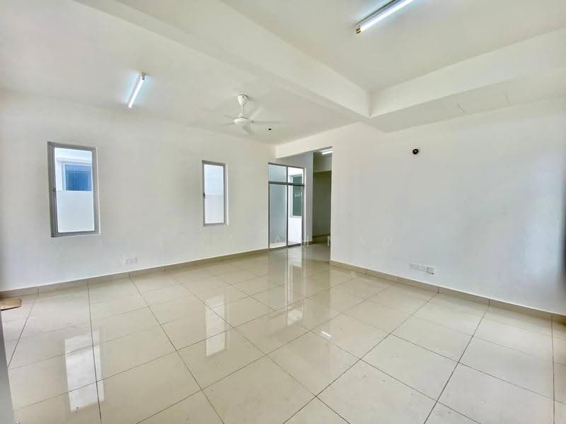 Rumah Berkembar untuk Dijual di Seksyen U15 (Shah Alam) - Riza Ahmad - Living Room - PropertyGuru.com.my