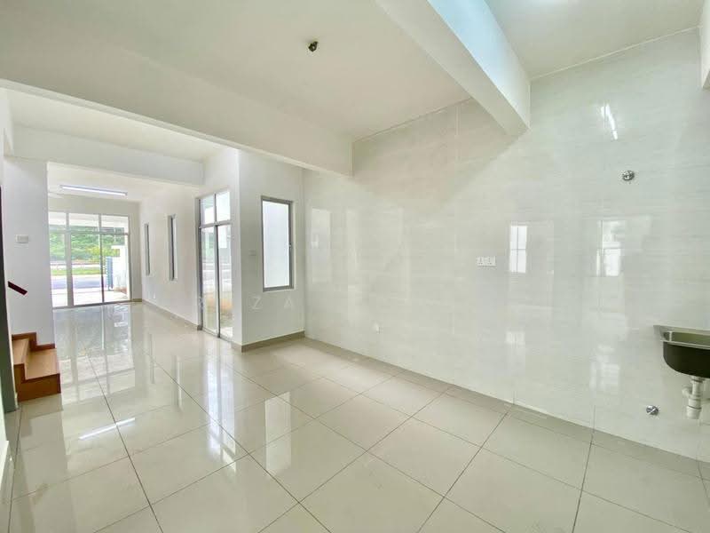 Rumah Berkembar untuk Dijual di Seksyen U15 (Shah Alam) - Riza Ahmad - Living Room - PropertyGuru.com.my