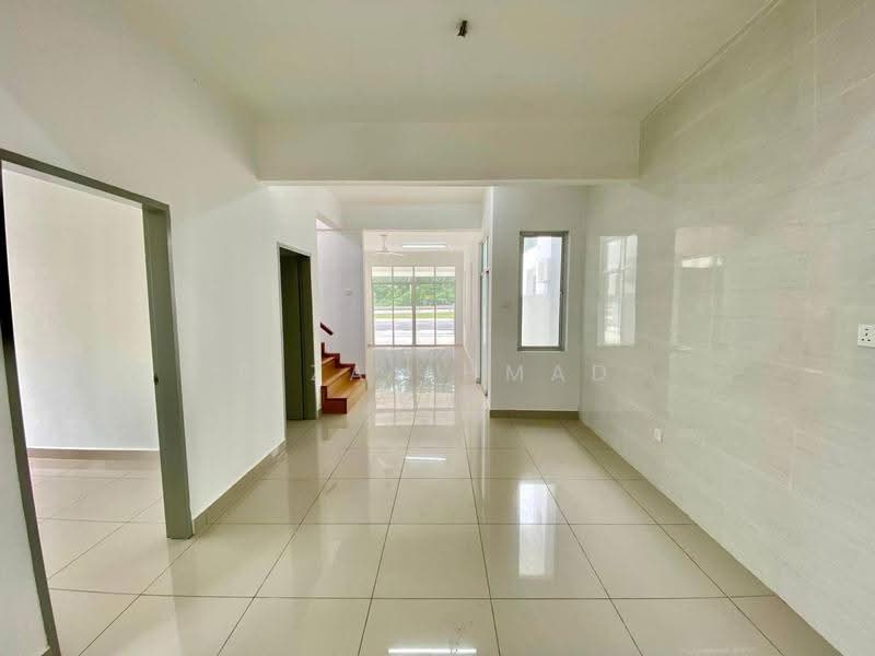 Rumah Berkembar untuk Dijual di Seksyen U15 (Shah Alam) - Riza Ahmad - Living Room - PropertyGuru.com.my