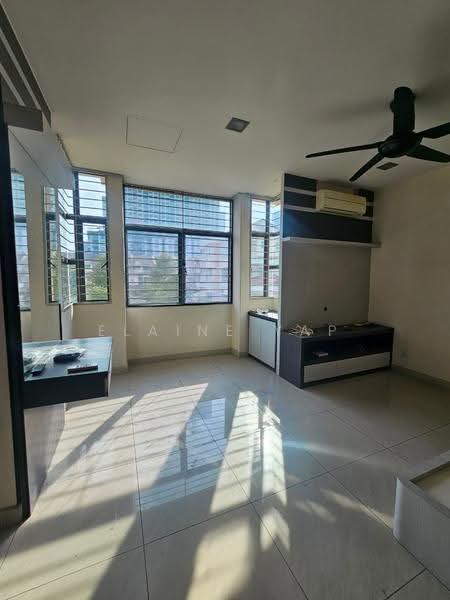 Rumah Teres 3-Tingkat untuk Dijual di Taman Seri Bukit Segambut (Batu) - Elaine Yap - Living Room - PropertyGuru.com.my