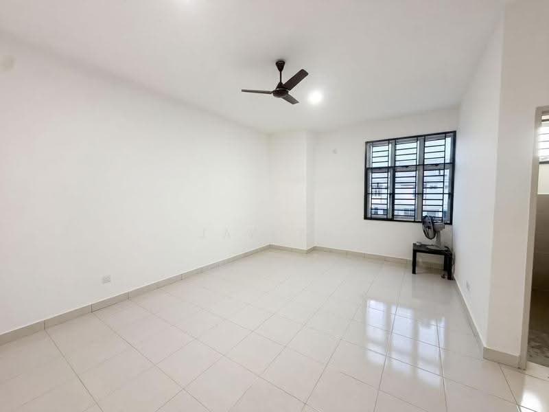 Rumah Teres 2-Tingkat untuk Dijual di Taman Bestari Perdana (Pasir Gudang) - Jayden Ng - Living Room - PropertyGuru.com.my
