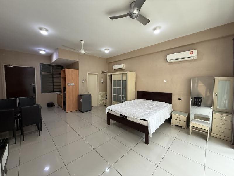 Kediaman Servis untuk Dijual di Palazio - Ziv Chiam - Bedroom - PropertyGuru.com.my